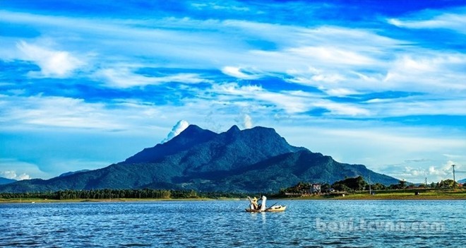 13 ho nuoc noi tieng cua Viet Nam nen den mot lan-Hinh-2